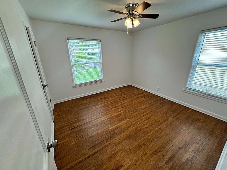 2318 Fenwick Dr — Photo 24