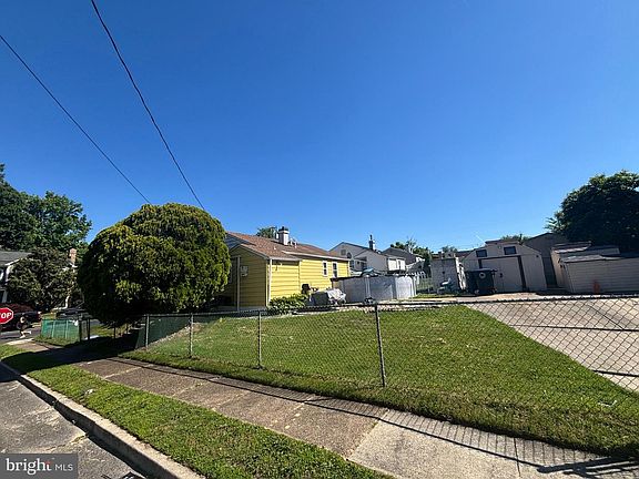 4th image of 1100 Scott Ave