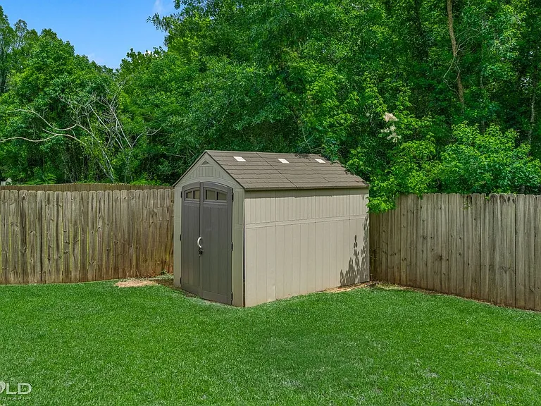 302 Oscar Cir — Photo 12