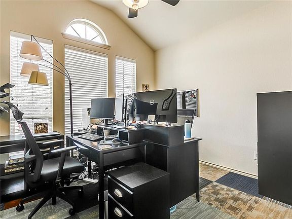 5th image of 1076 Jodie Dr