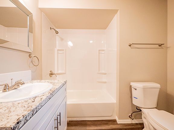 2nd image of 1422 Magnolia St SE #1422