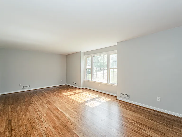 11402 Creekside Dr — Photo 3