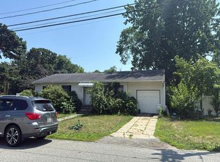 76 Schleigel Blvd, Farmingdale, NY 11735
