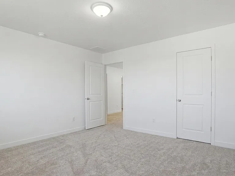 154 E Parade Ave — Photo 16