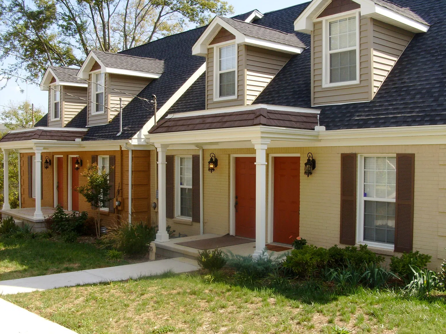 2 bed, 1.5 bath, 896 sqft, $1,550 — Photo 1