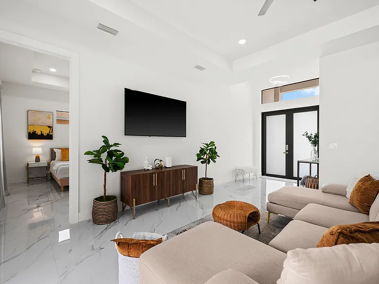 1007 SW Embers Ter — Photo 17