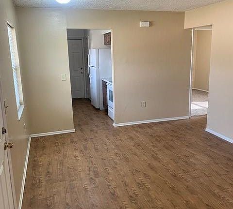 Living room looking towards kitchen & bedrooms