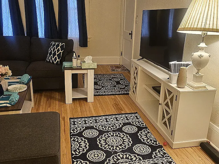 2759 Queen Ave N #1 — Photo 7