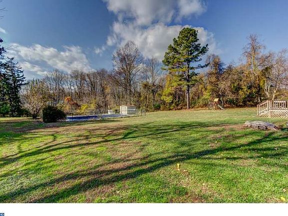 5th image of 1555 Colonial Dr