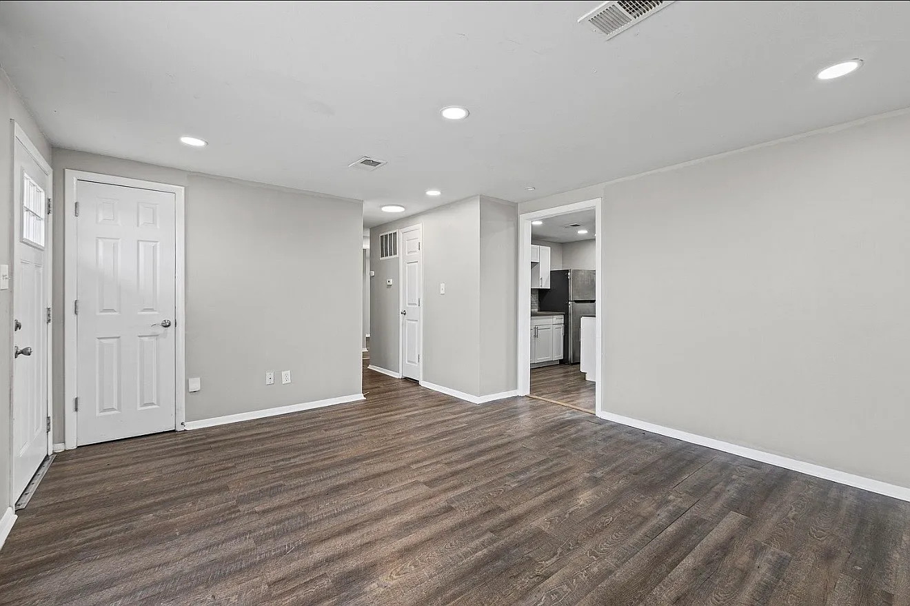 3 bed, 840 sqft, $1,495 — Photo 3