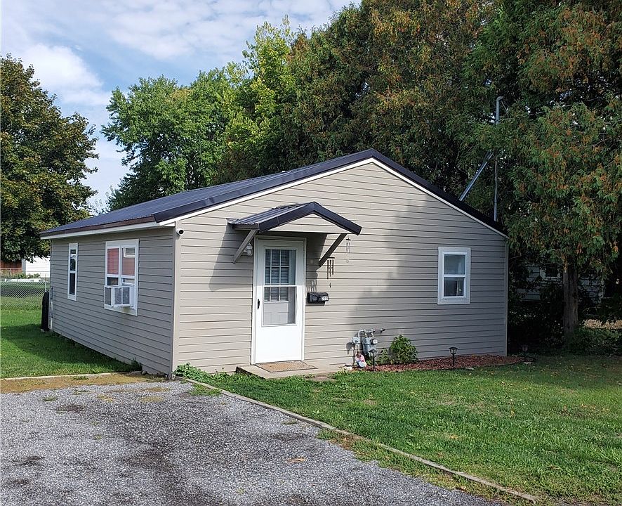 1st image of 200 Mohawk St