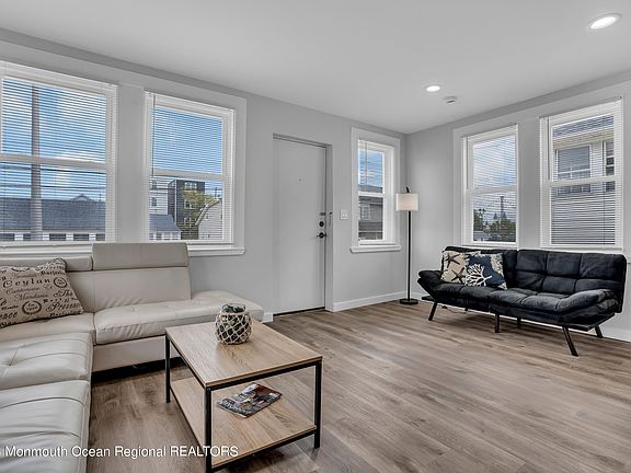 4th image of 115 Blaine Ave #1