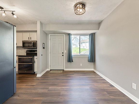 5th image of 108 Valley St