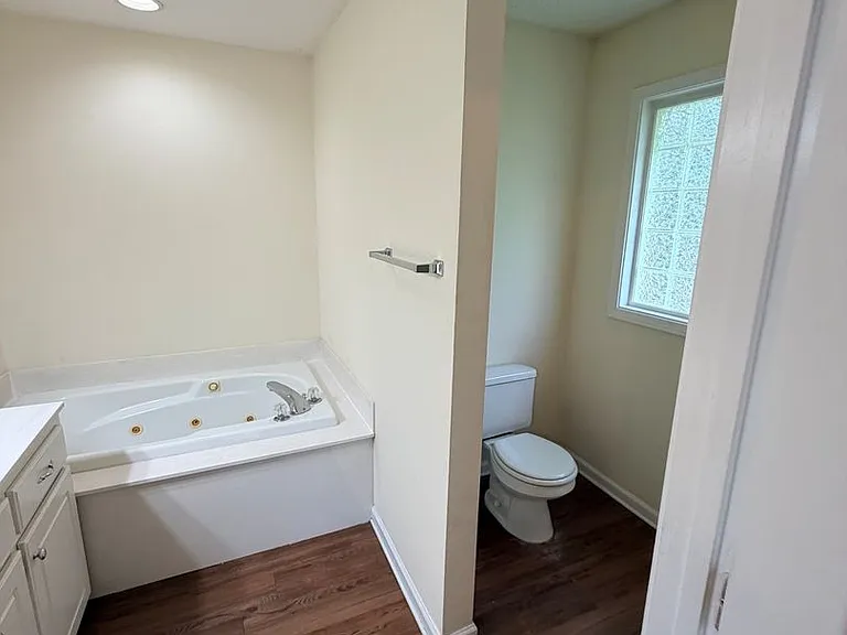 104 Brazington Ct — Photo 12