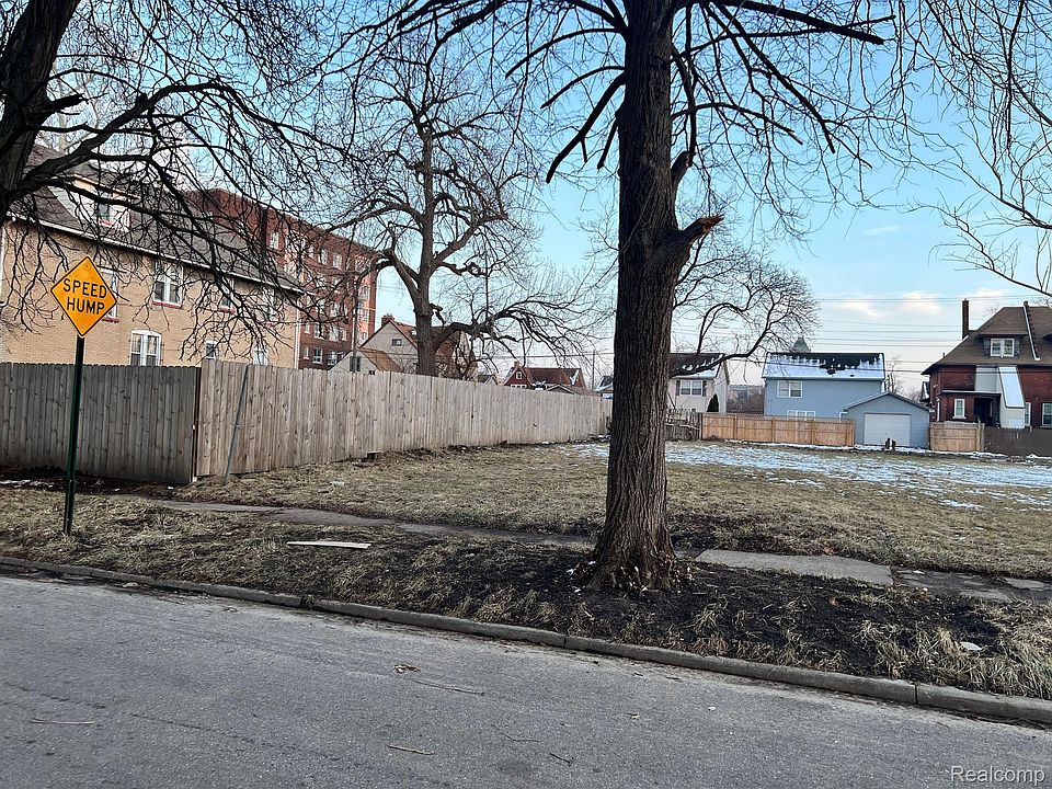 1st image of 657 Blaine St