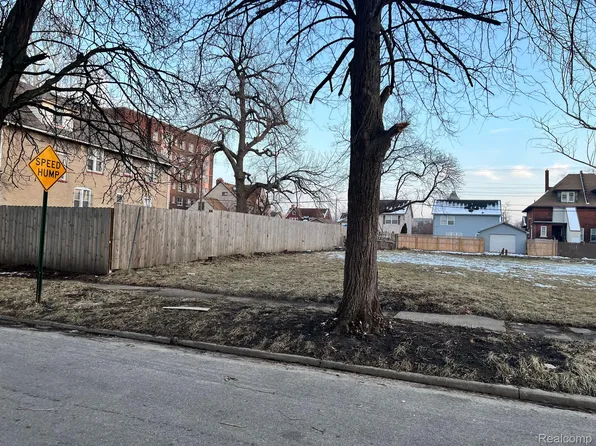 657 Blaine St, Detroit, MI 48202