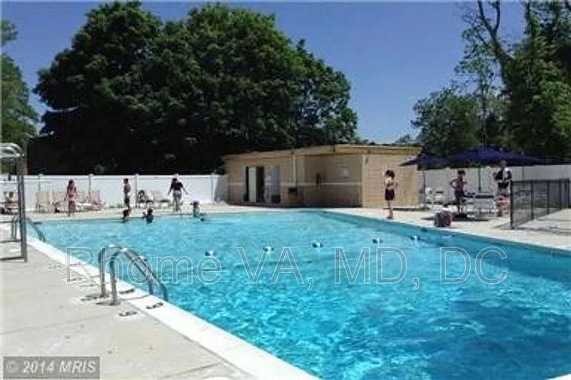 1 bed, 1.0 bath, 695 sqft, $1,700 — Photo 4