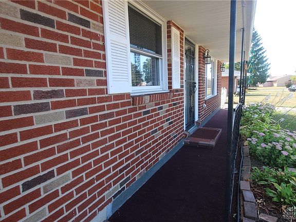 2nd image of 3220 Gardenia Dr