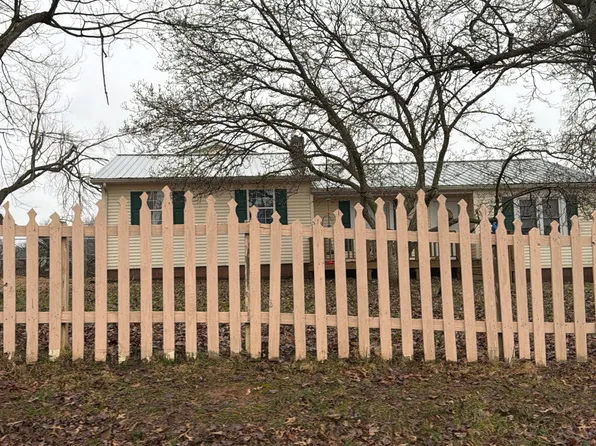 1206 N Church St, Portland, TN 37148