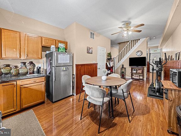 4th image of 2334 Sidney Ave
