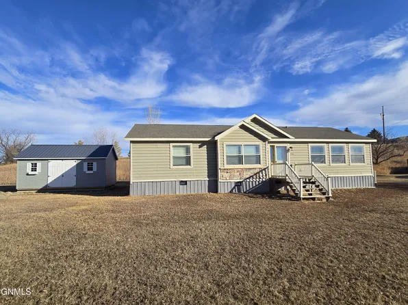 304 Sunny Dr, Beulah, ND 58523