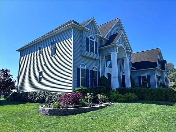 3rd image of 16 Chelsea Dr