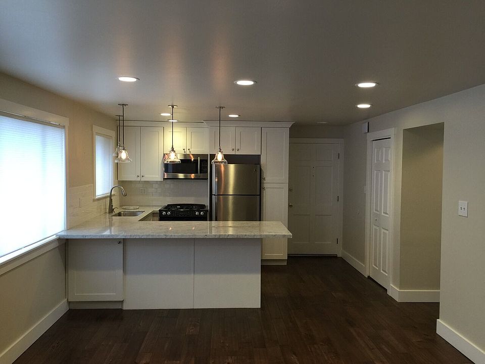 Kitchen/Entry