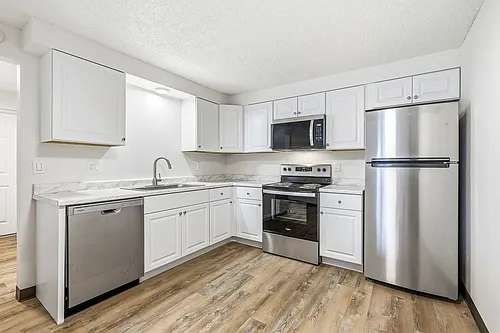 1 Month Free Rent Move In Special! Under New Management! Photo 1