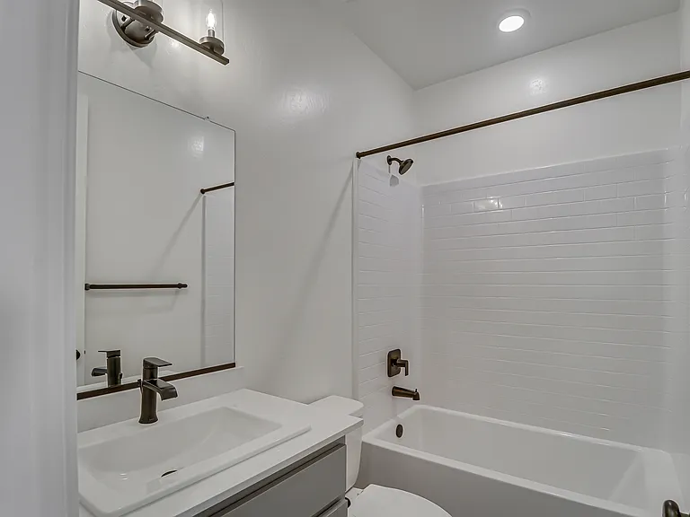 8208 Dreamside Ave — Photo 10