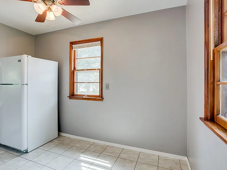 1714 W Clark St — Photo 6