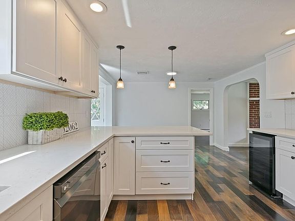 5th image of 46 Geraldine Dr
