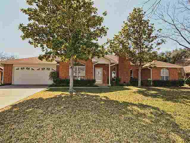 1st image of 215 Meadowlakes Dr
