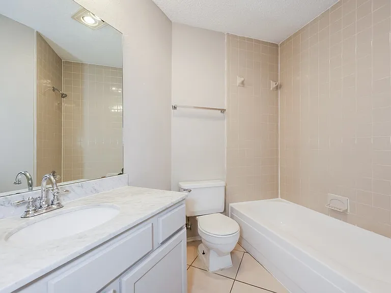 6423 Woodstream Trl — Photo 15