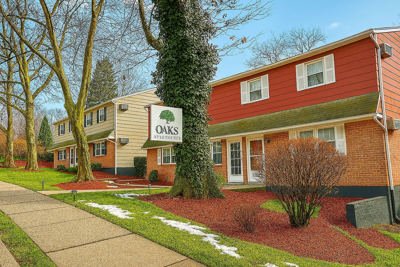 Oaks Apartments — Photo 1