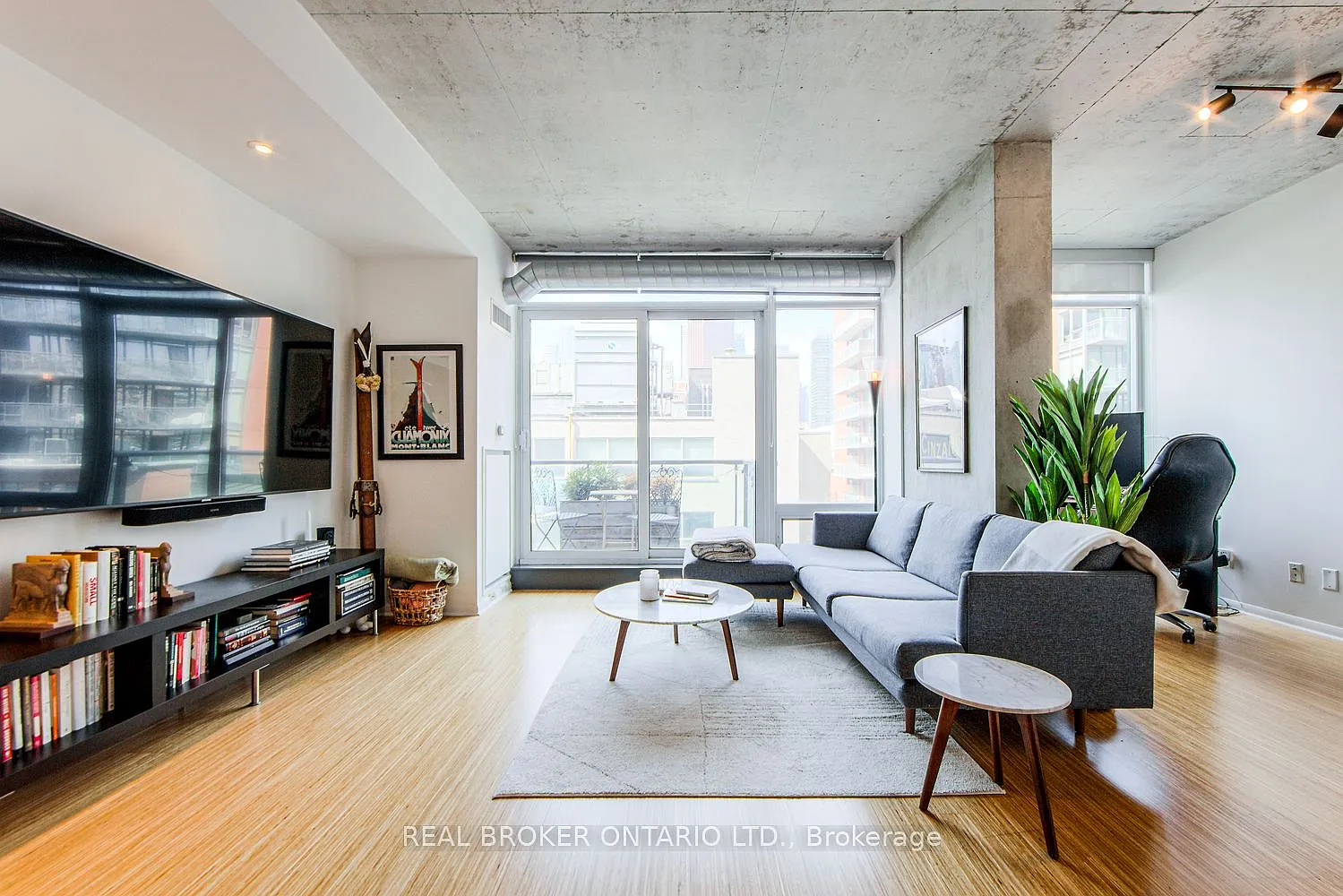 2 bed, $2,900 — Photo 1