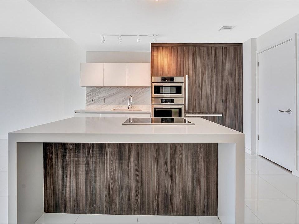 1st image of 851 NE 1st Ave #1000