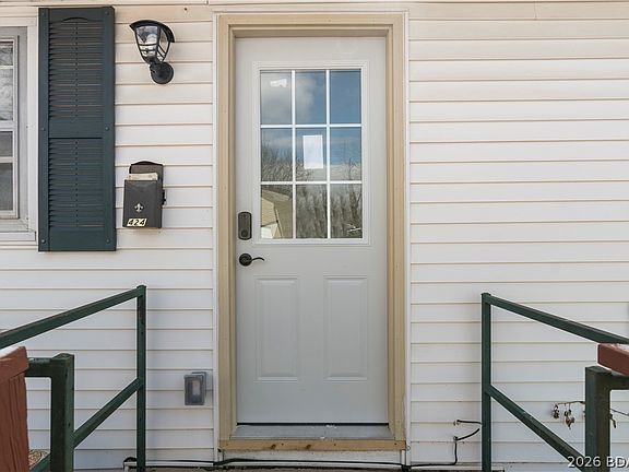 3rd image of 424 W 7th St