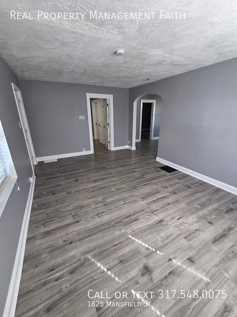 Fully Renovated Bungalow in Riverside! — Photo 2