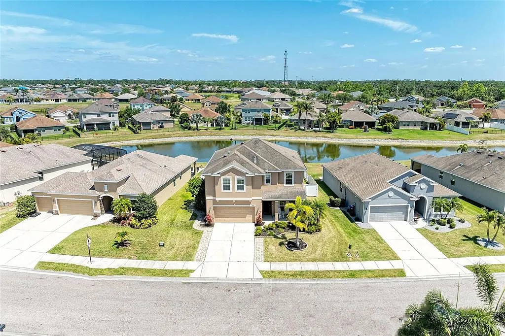 4 bed, 3.0 bath, 2610 sqft, $3,200 — Photo 3