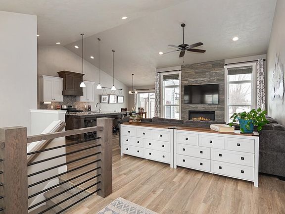 3rd image of W5598 Hoelzel Way