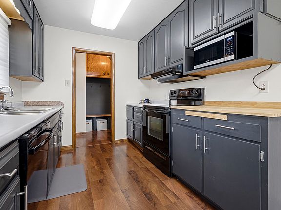 5th image of 1833 7th St SW