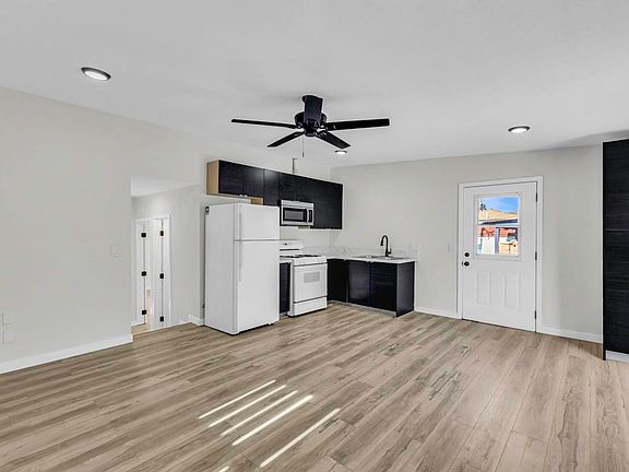 3rd image of 2029 E Ave #2029
