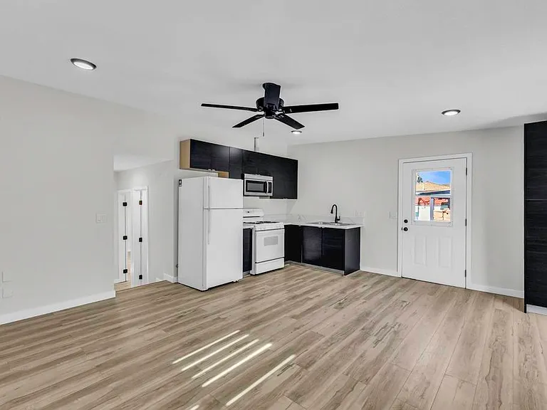2029 E Ave #2029 — Photo 3