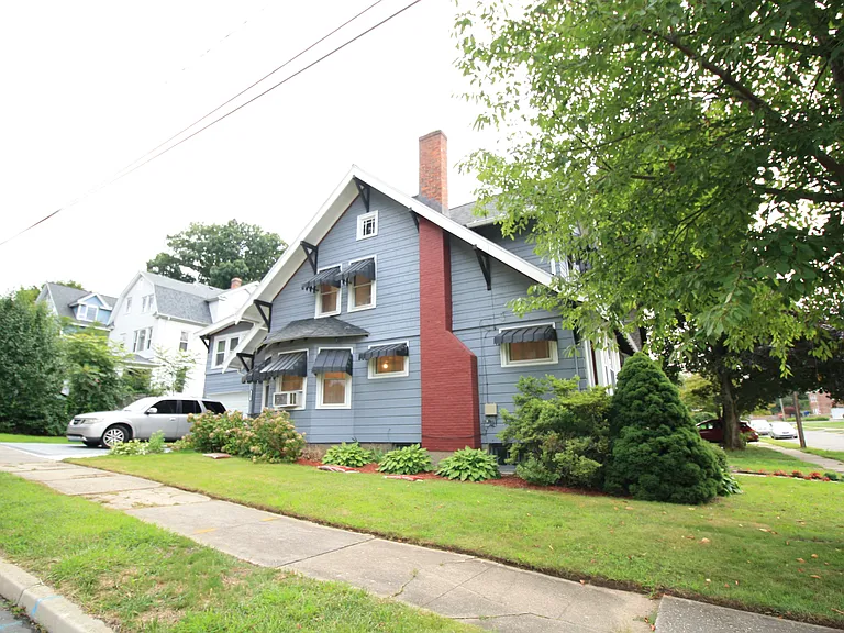 147 Stearns St — Photo 2
