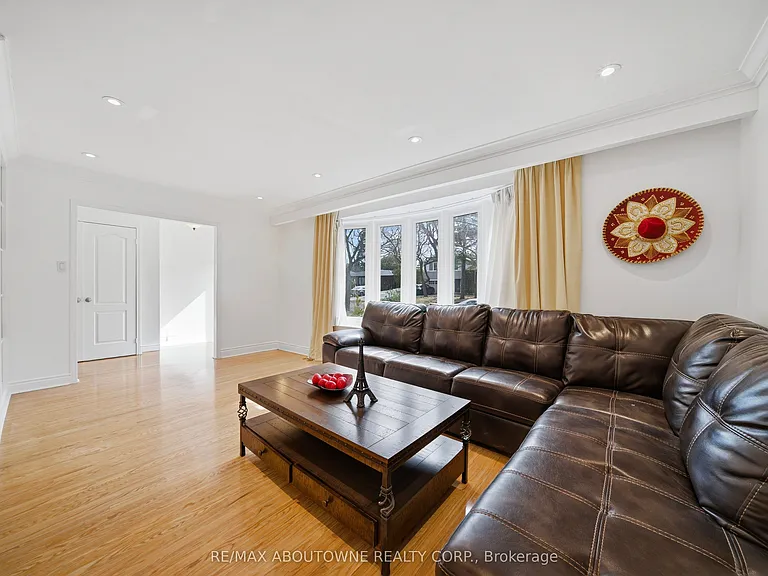 481 Anthony Dr — Photo 5