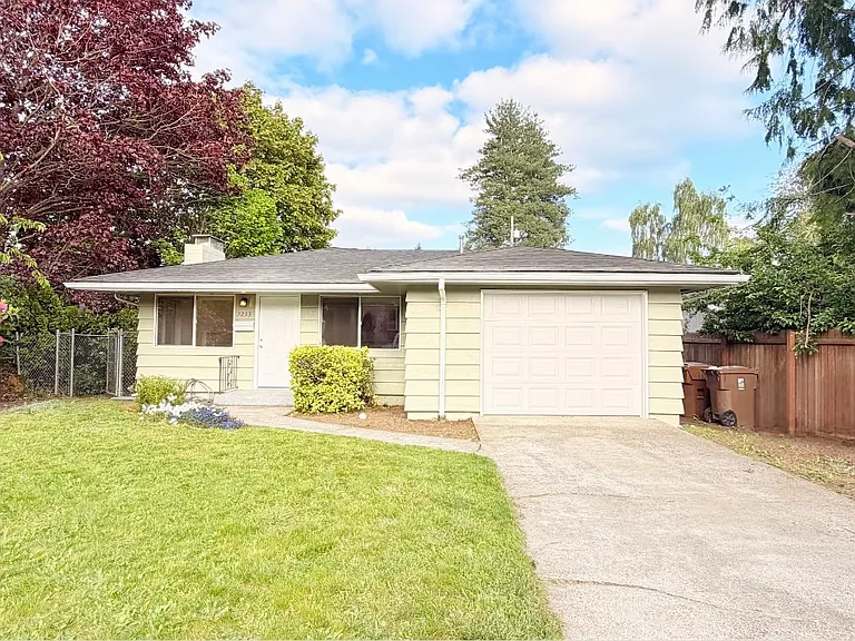 7233 Tacoma Ave S — Photo 2