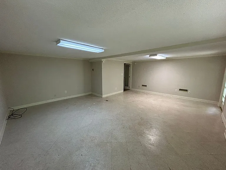 215 York Dr — Photo 21