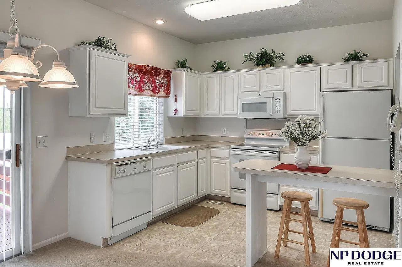2 bed, 1074 sqft, $1,950 — Photo 3