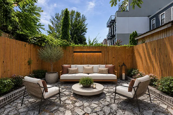 Outdoor, photo 2