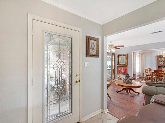 3rd image of 5580 Gladys Ave